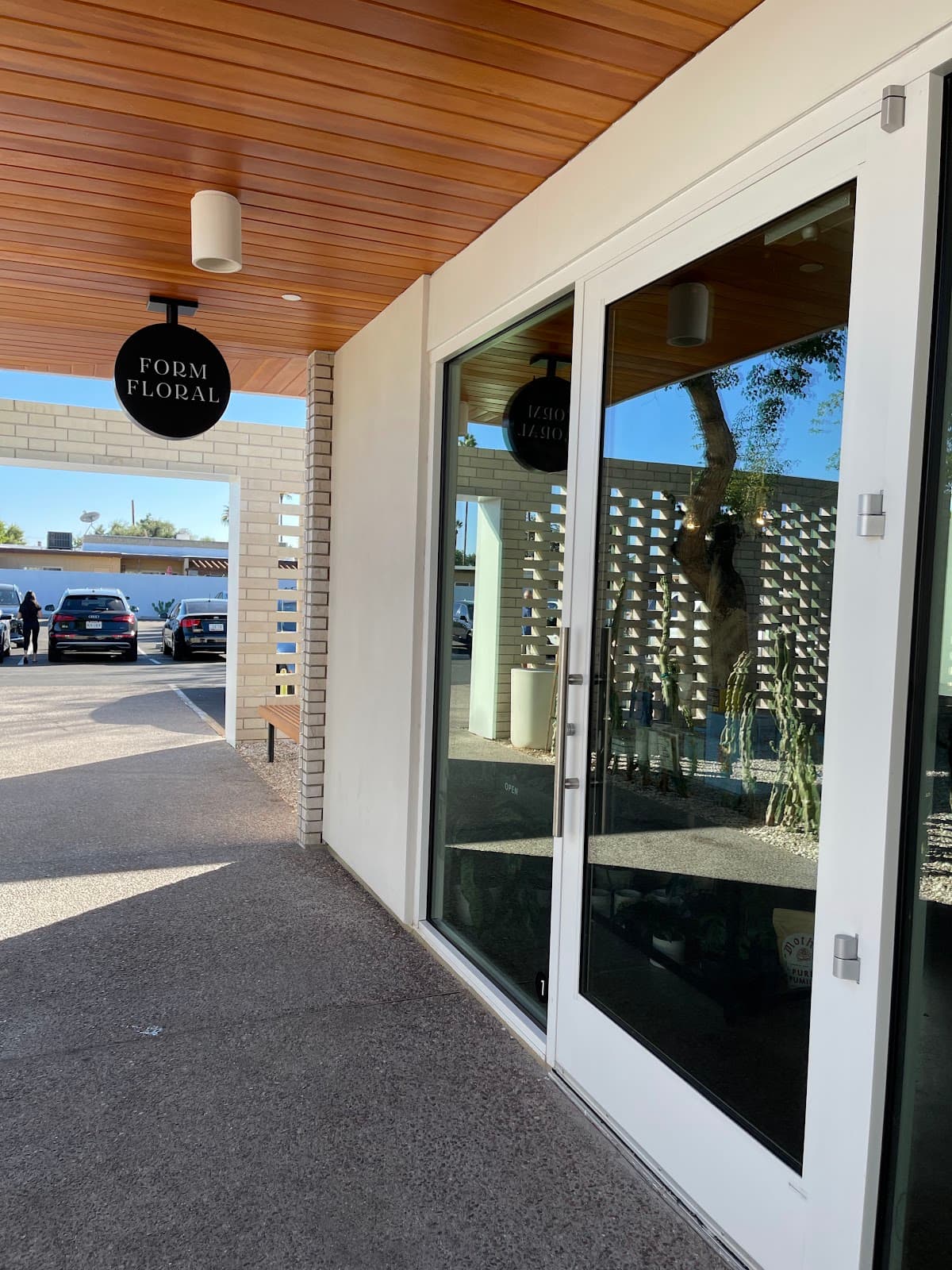 Form Floral - Image 1