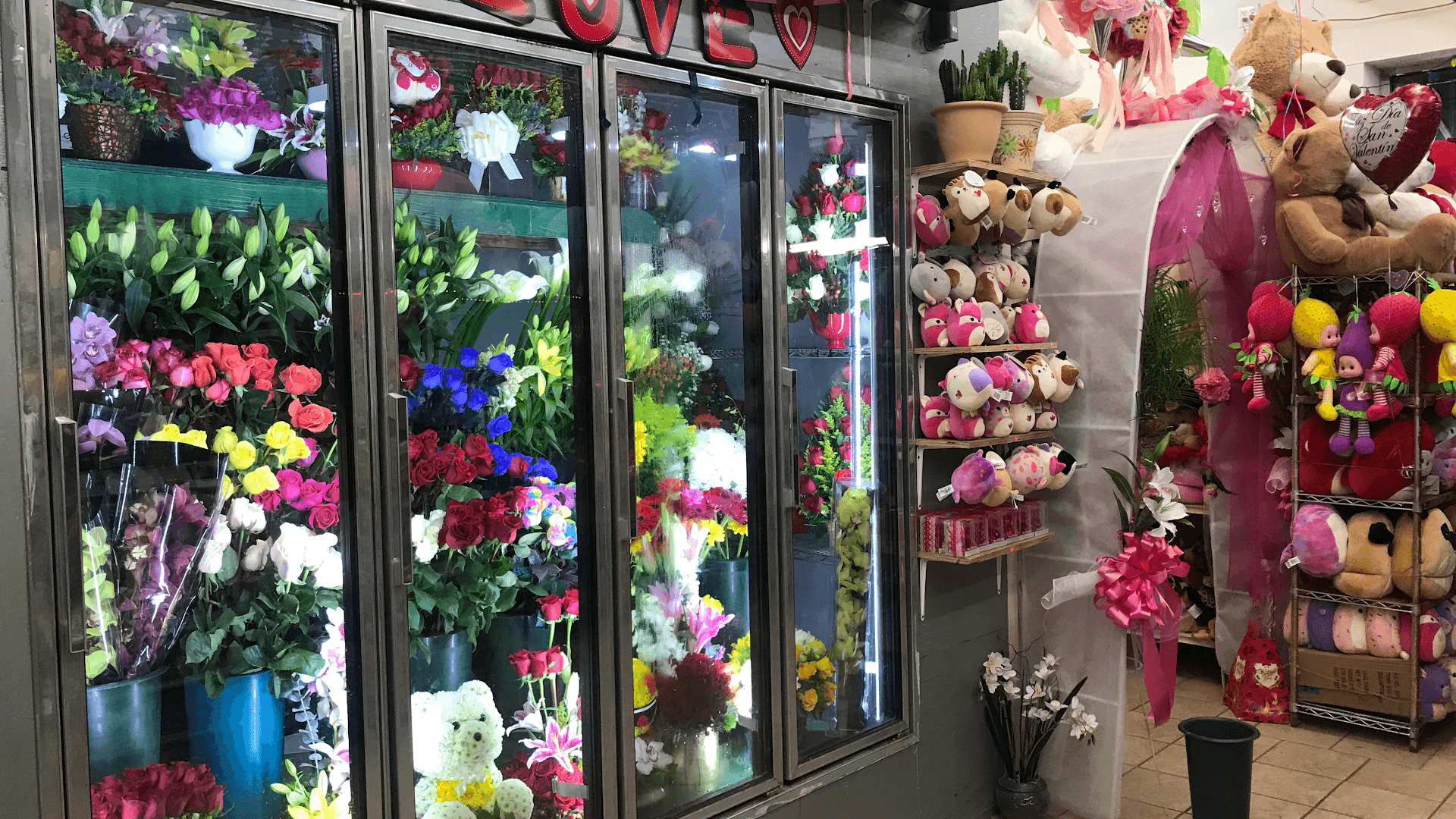 Natalie's Wholesale Flowers - Image 1
