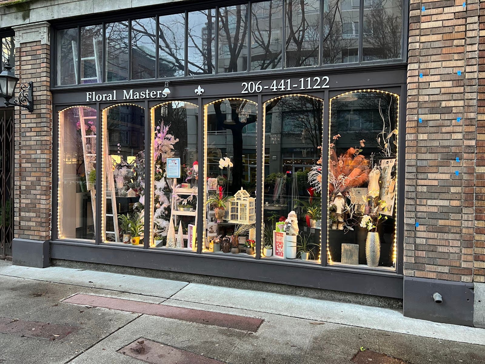 Floral Masters - Image 1