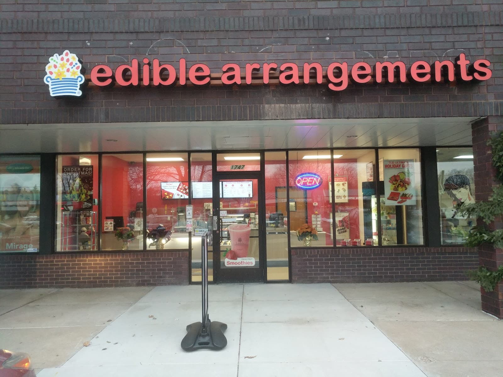 Edible Arrangements - Image 1