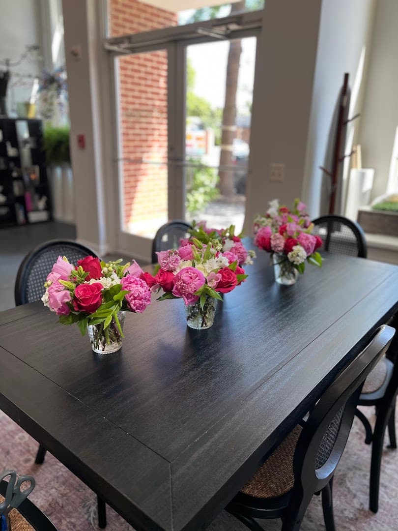 Shop Petals Edge Florist & Flower Delivery - Image 1