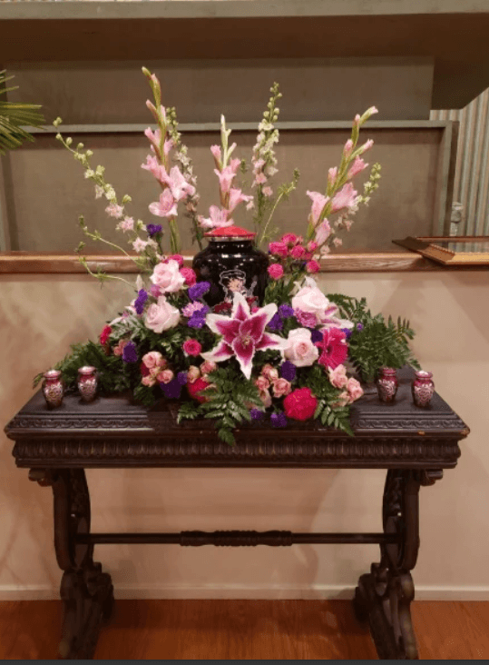 Love's Florist & Gifts - Image 1