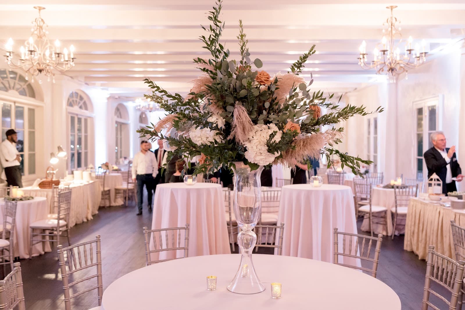 A Lakevue Florist of Mandeville - Image 1