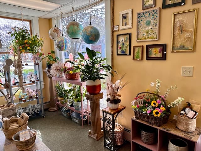 Lebanon Garden of Eden Flower Shop & Gifts - Image 1