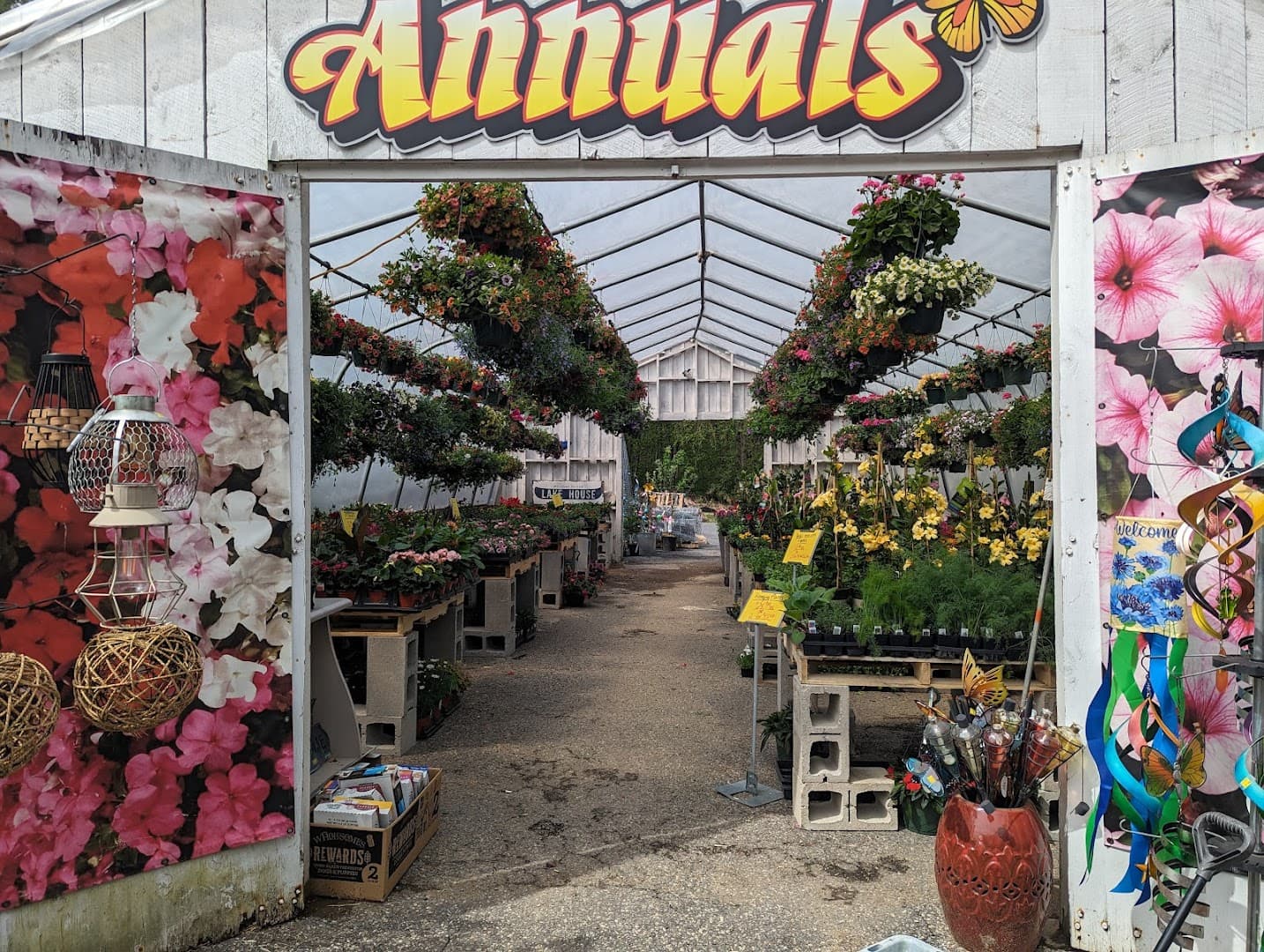 Gateway Farm & Pet - Image 1