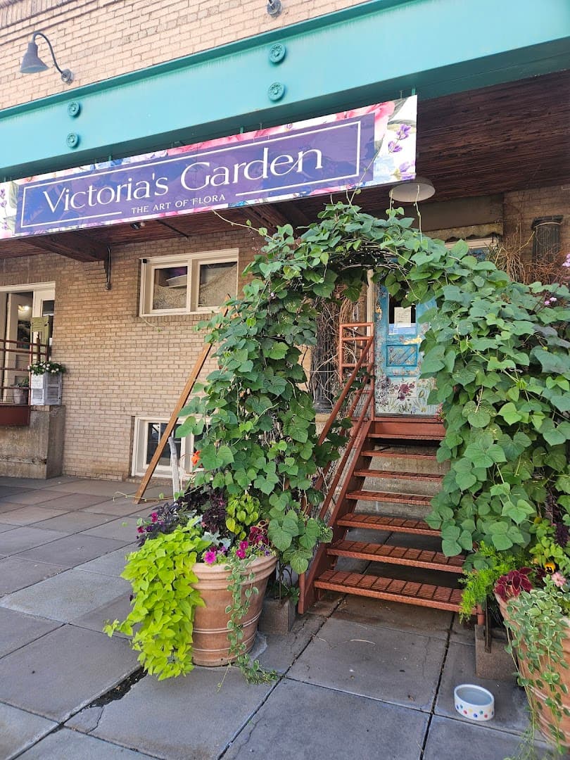 Victoria's Garden - Image 1