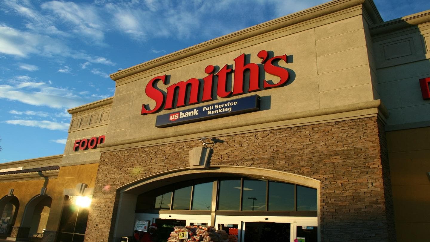 Smith's - Image 1