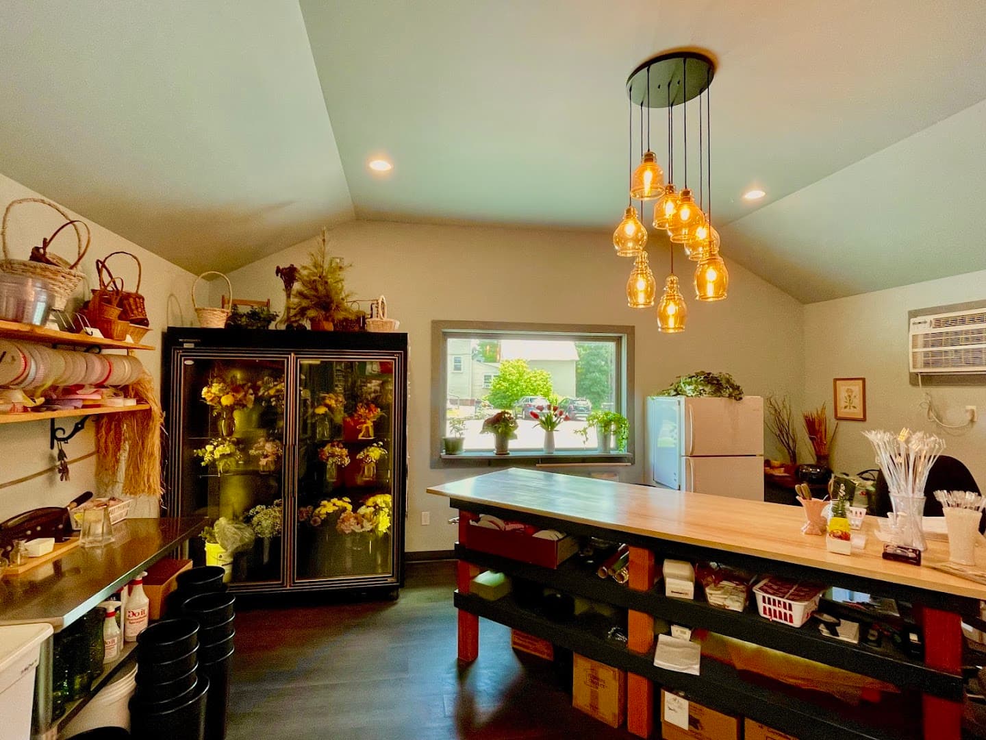 CHM Flower Shop - Image 1