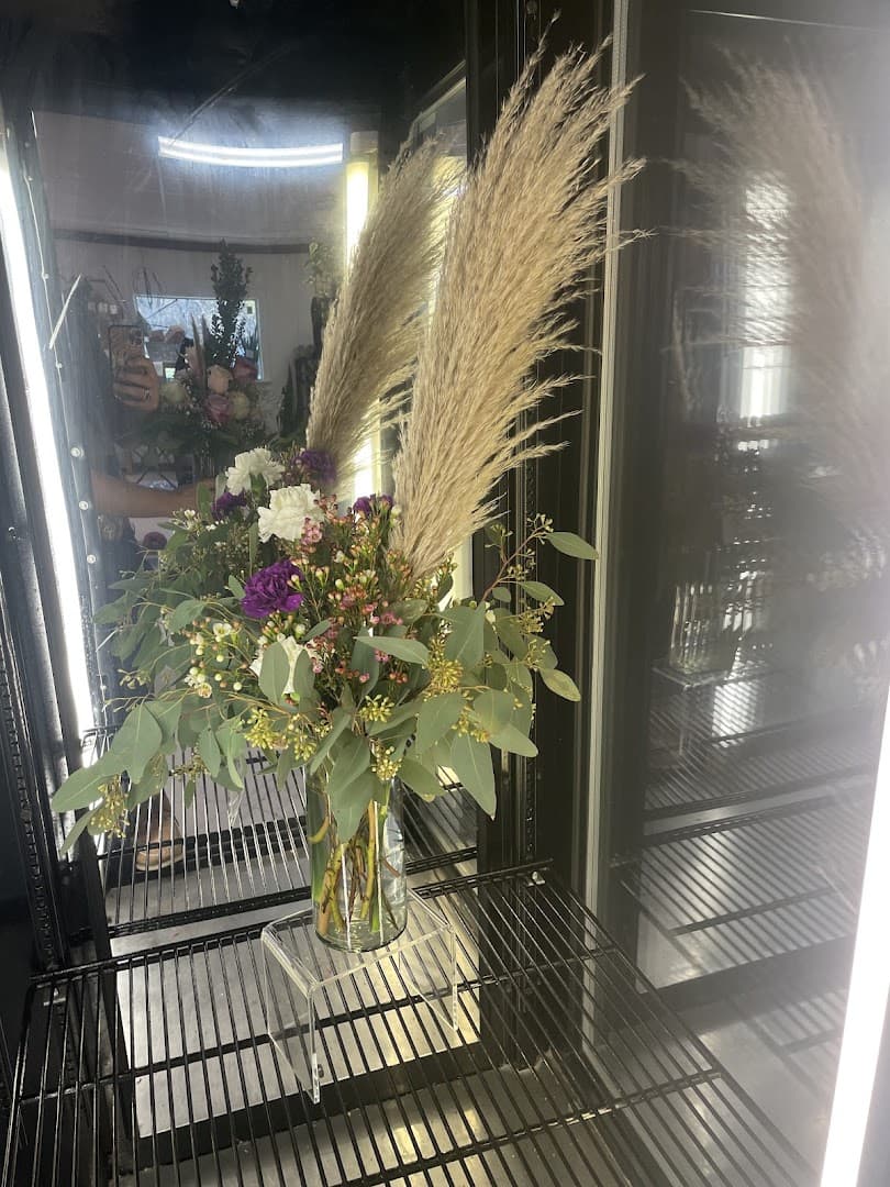D + G Florist & Gifts - Image 1