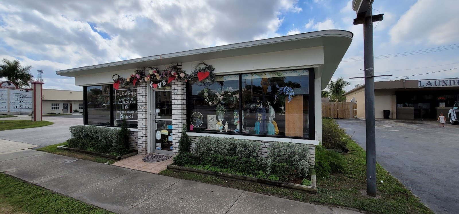 Clewiston Florist & Gift Shop - Image 1