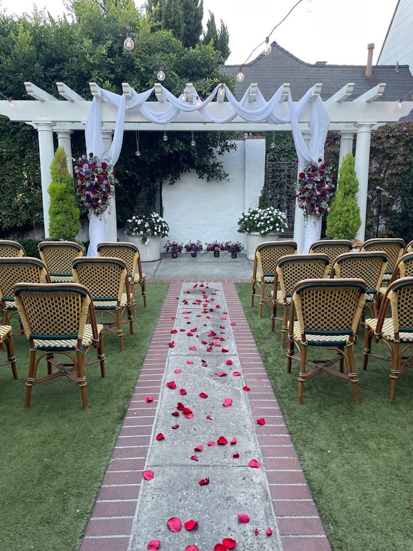 Joyce’s Florist - Image 1