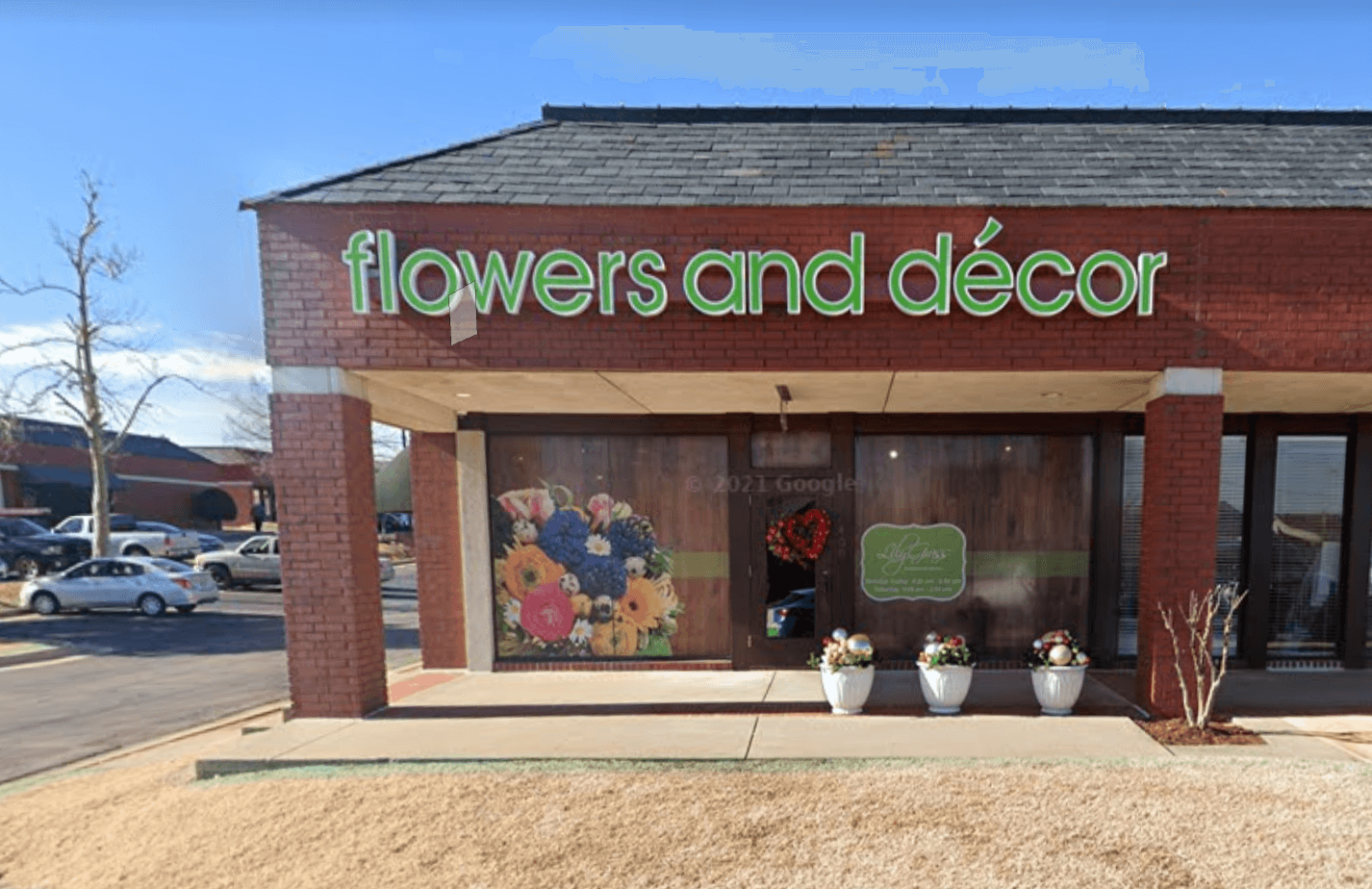 Lilygrass flowers and decor - Image 1