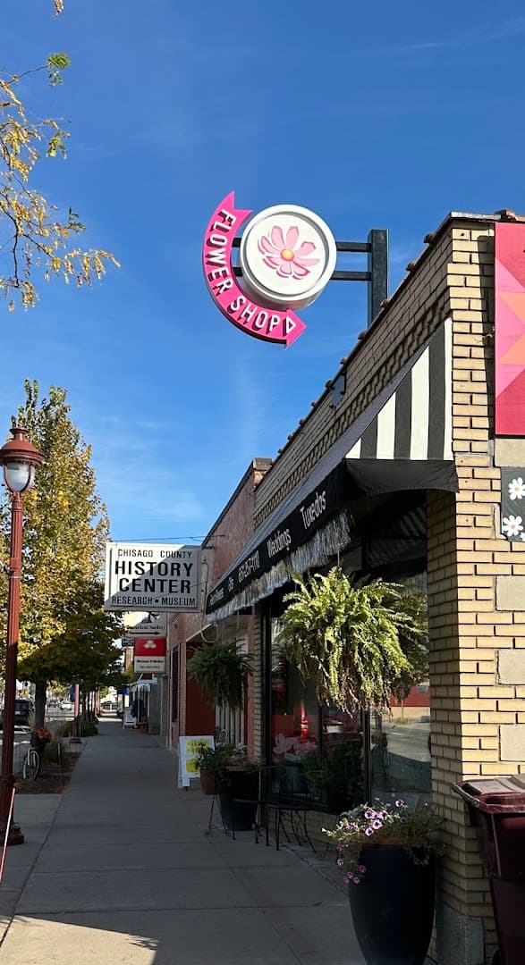 The Flower Shop Lindstrom - Image 1