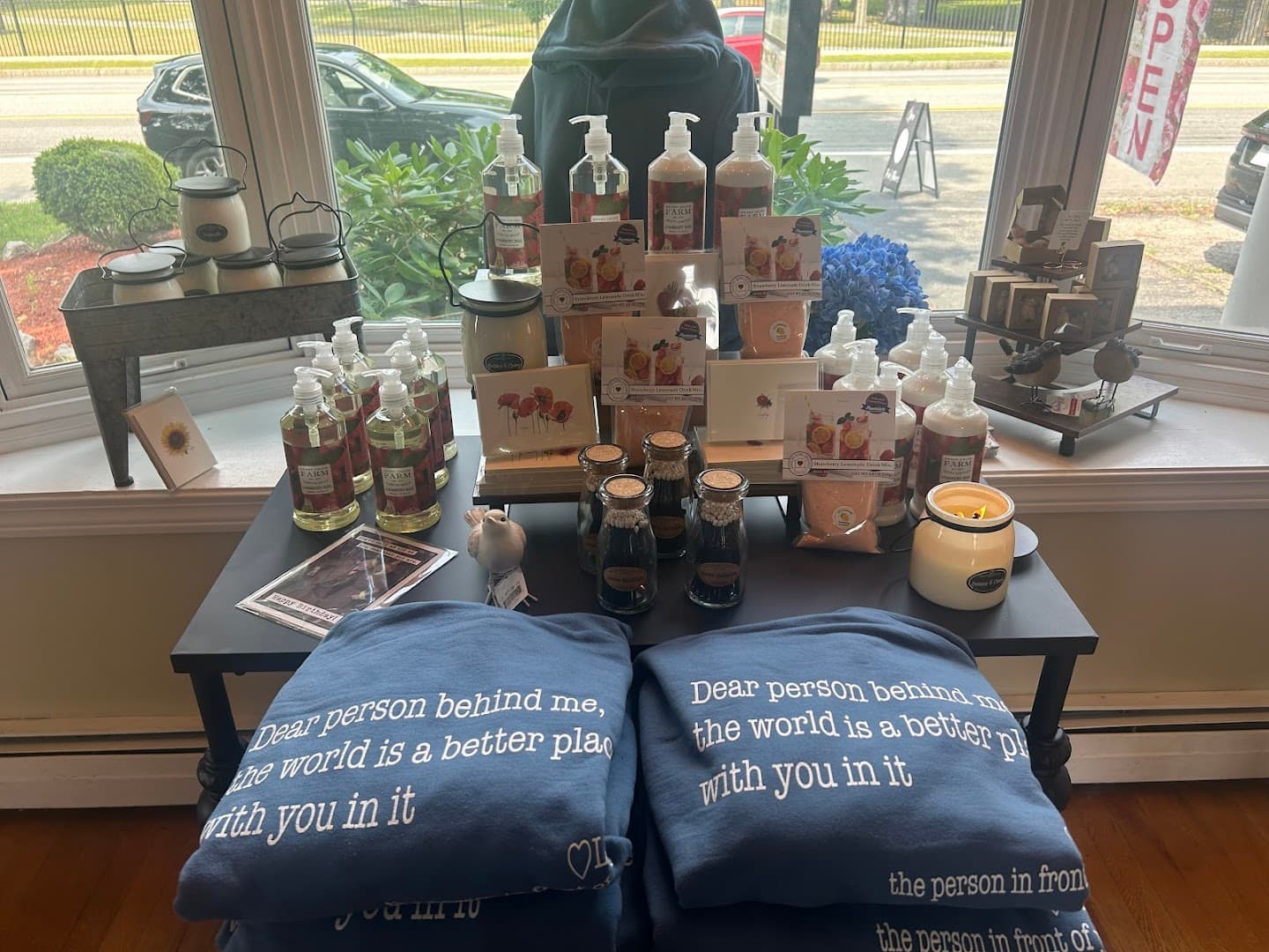 Violas & Roses Floral and Gift Shop - Image 1