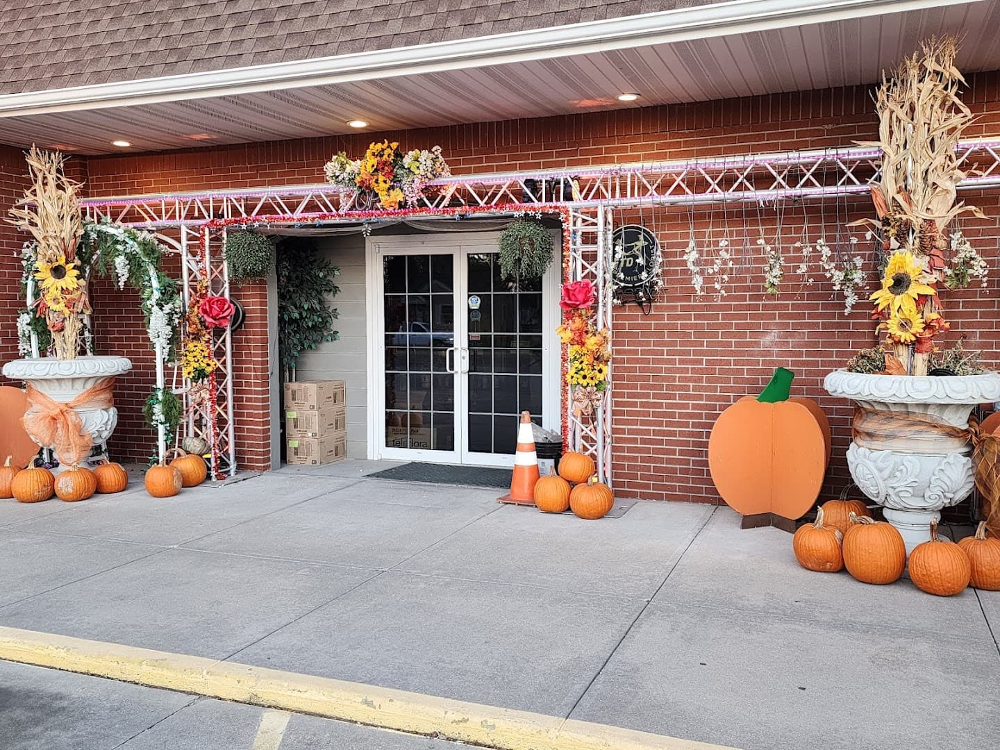 Roses For You! Florist - Image 1