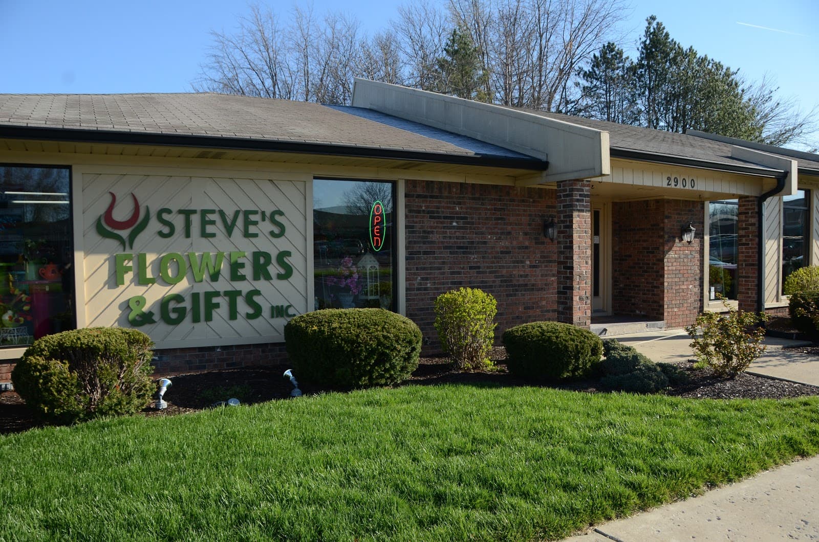 Steve's Flowers and Gifts - Image 1