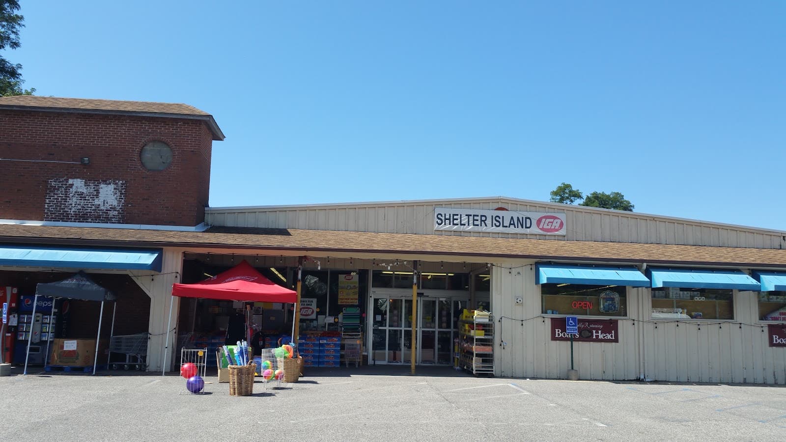 IGA Shelter Island - Image 1
