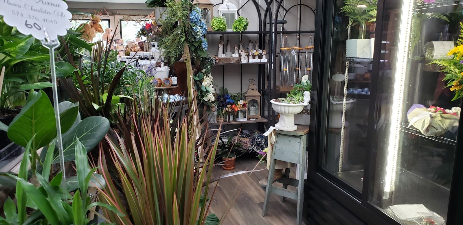 Maple Avenue Flowers - Image 1