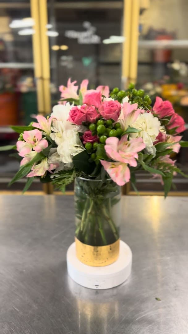 Milwaukee Flower Delivery by DBG Flowers - Image 1