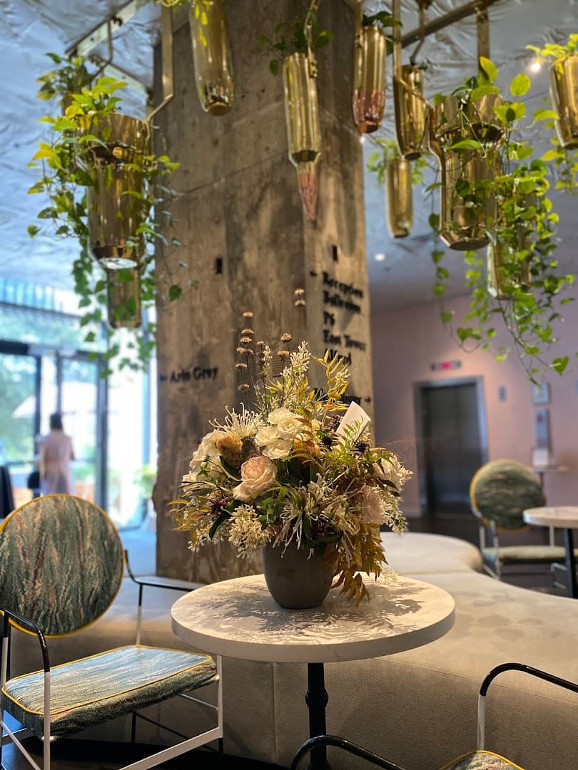 Loose Leaf Florist - Image 1