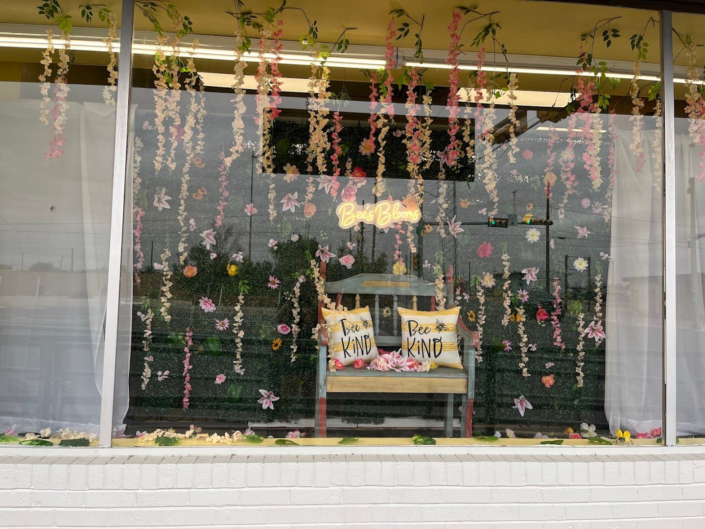 Bee's Blooms Floral Boutique - Image 1
