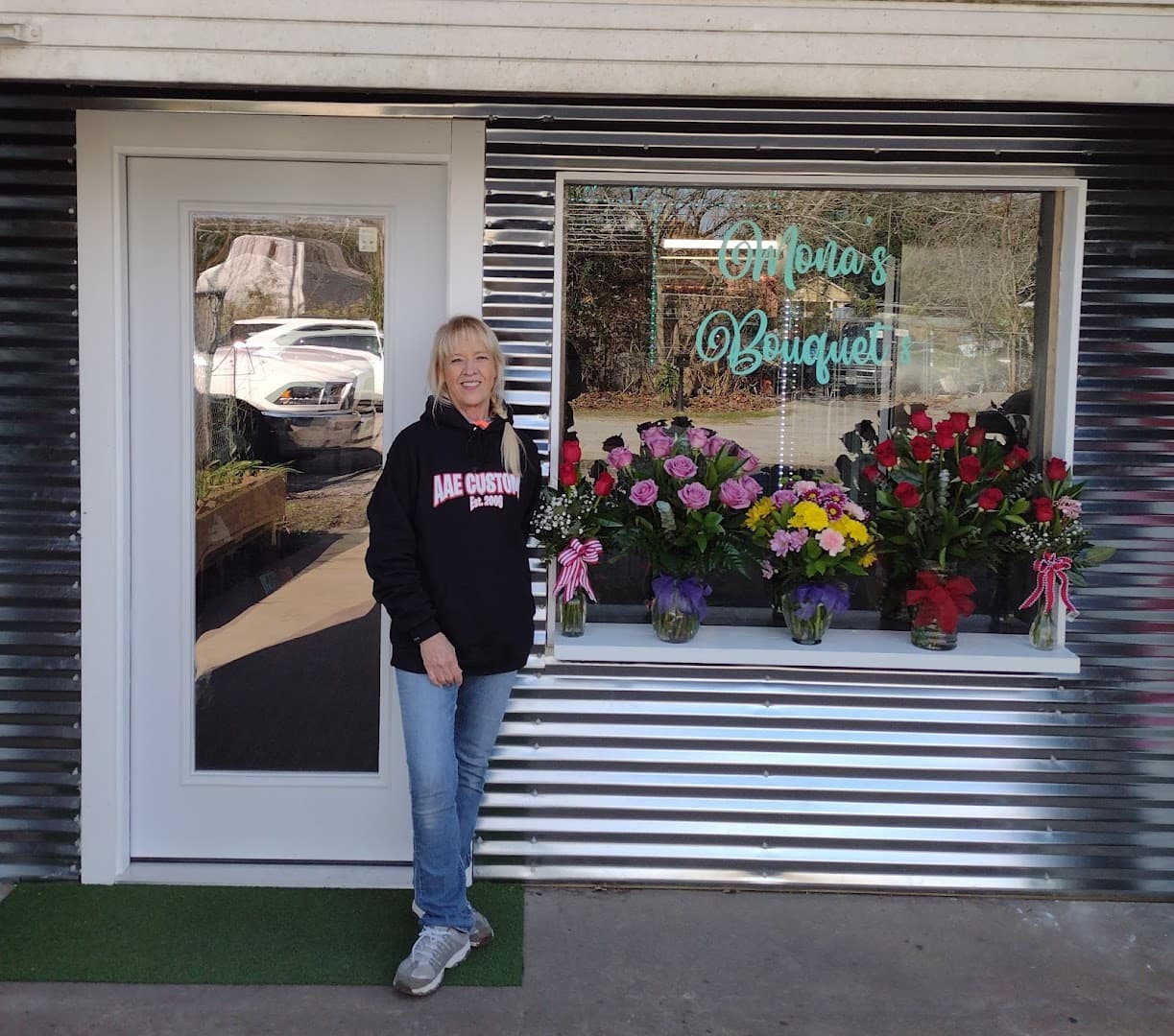 Mona's Bouquet's - Image 1
