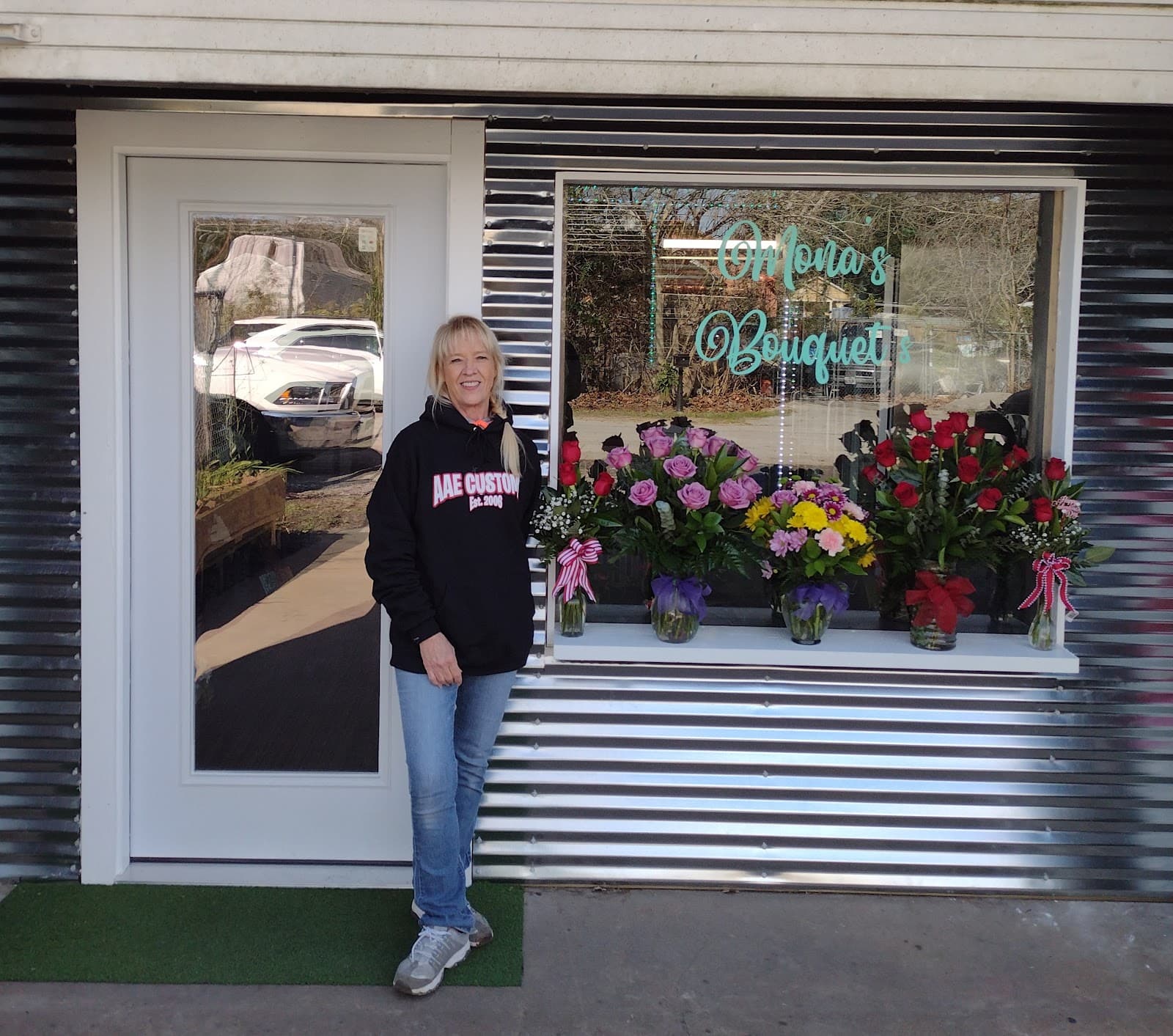 Mona's Bouquet's - Image 1