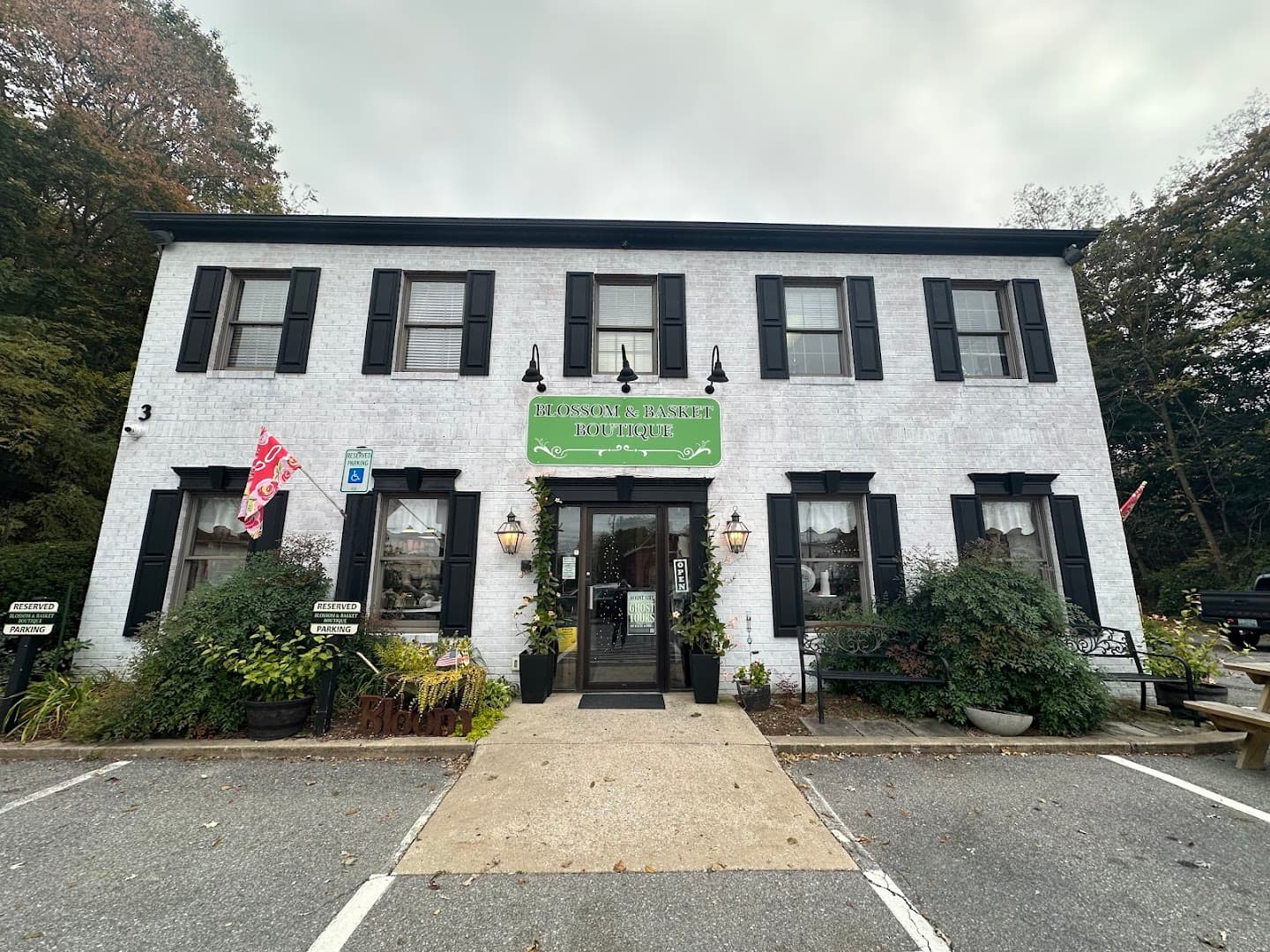 Blossom and Basket Boutique - Image 1