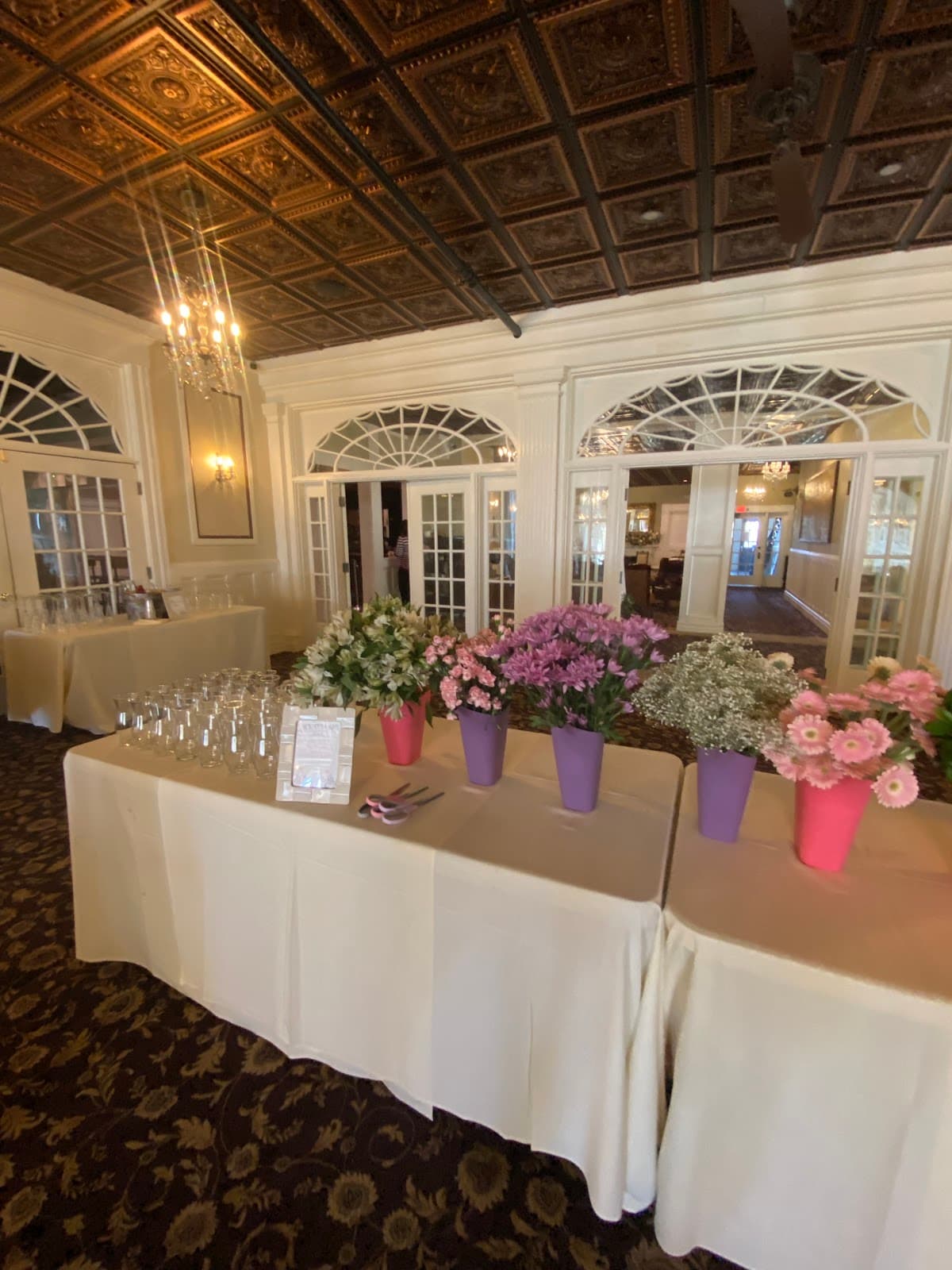 Julie's Floral and Gift - Image 1