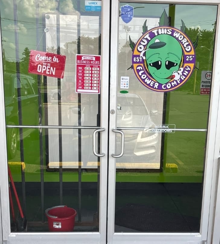 Out this world flower company - Image 1