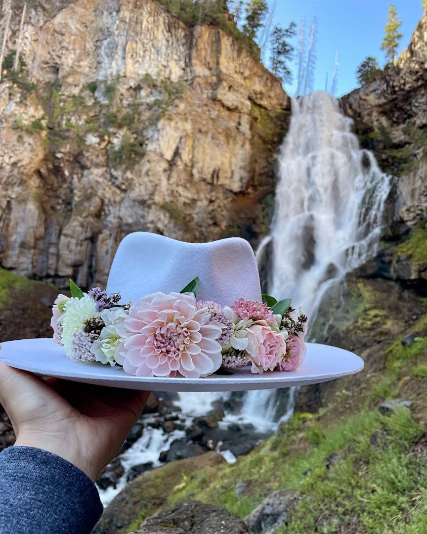 Karen's Floral Artistry - Image 1