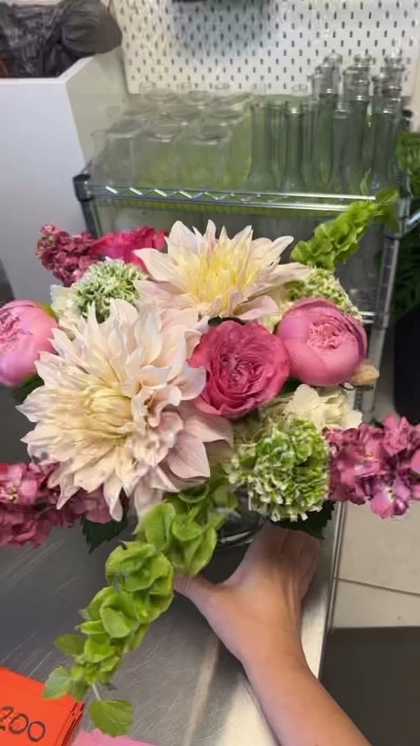 Love's Flower Shop - Image 1