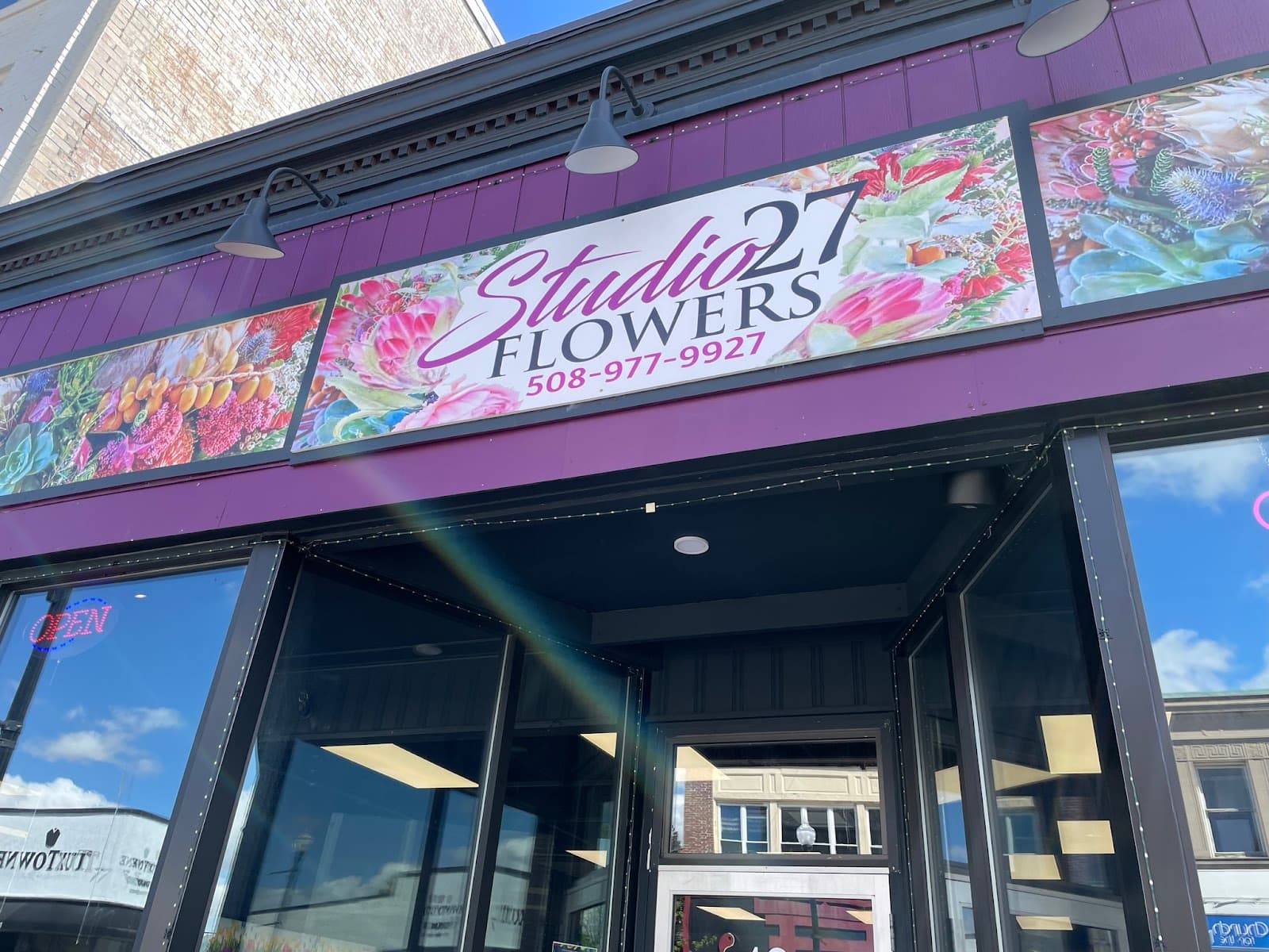 Pillsbury Florist at Studio 27 Flowers - Image 1