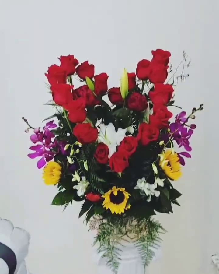 Juanita's Flowers - Image 1