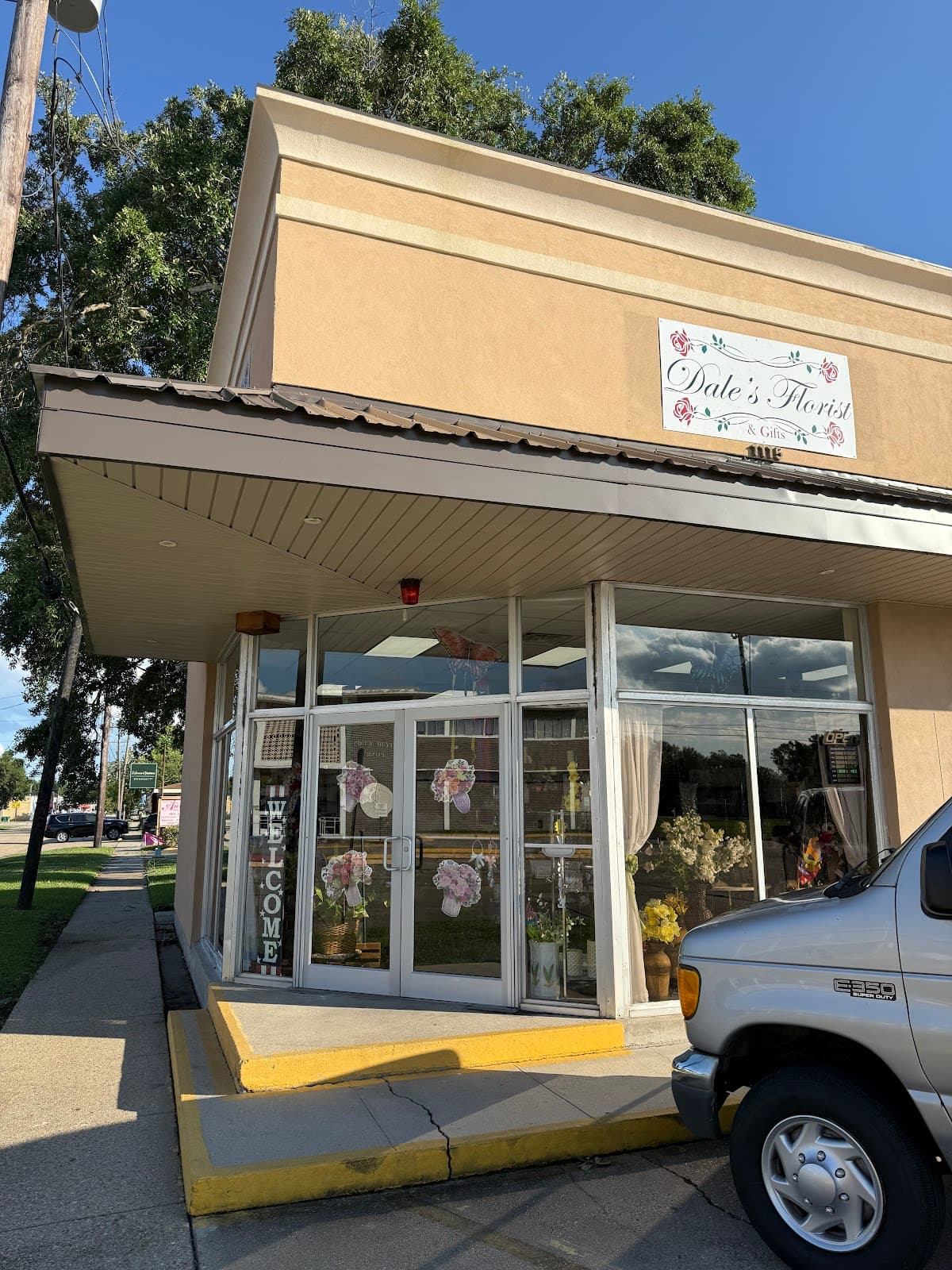 Dale's Florist & Gifts, LLC - Image 1