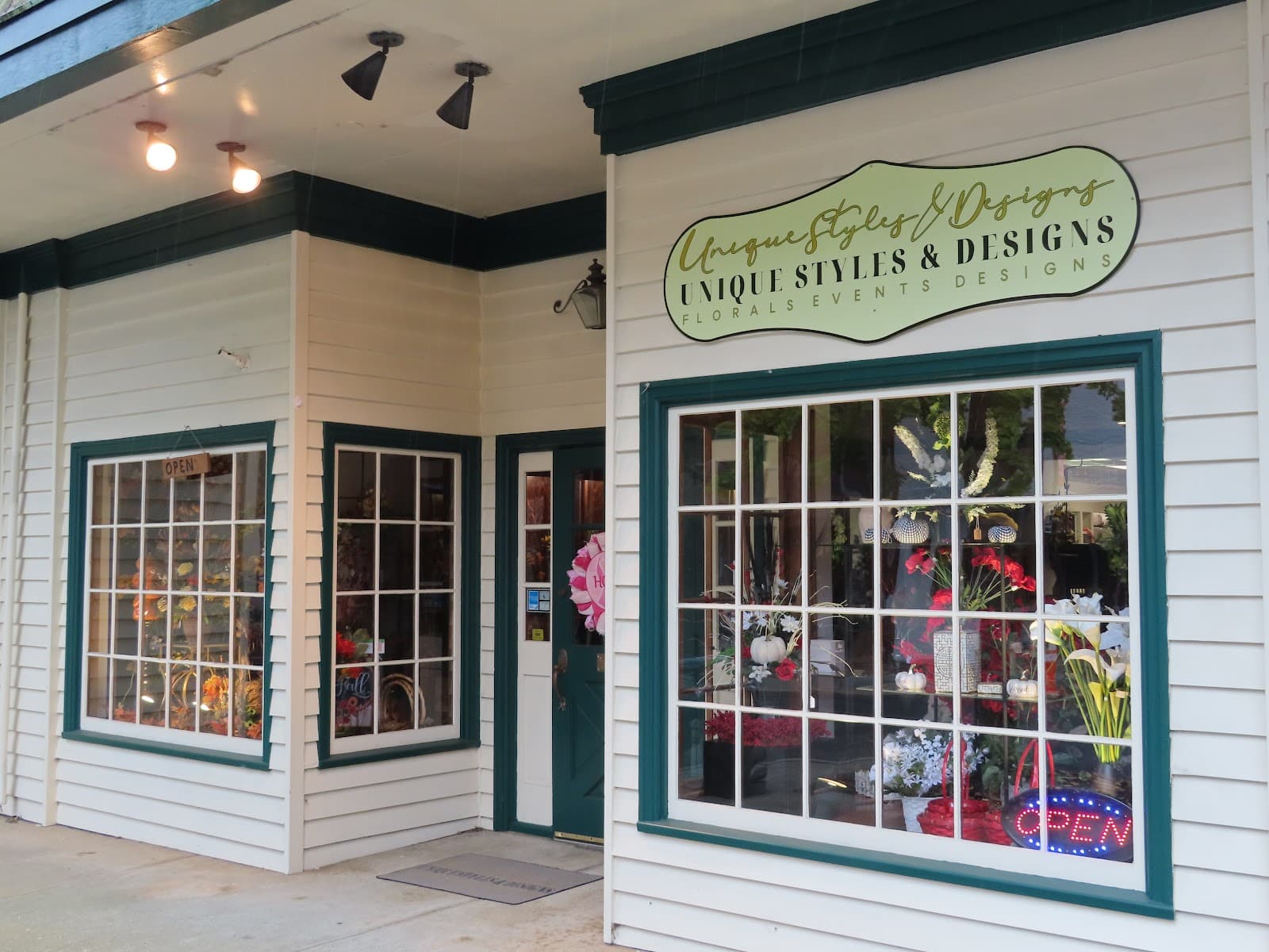 Unique Styles & Designs Floral Boutique - Image 1