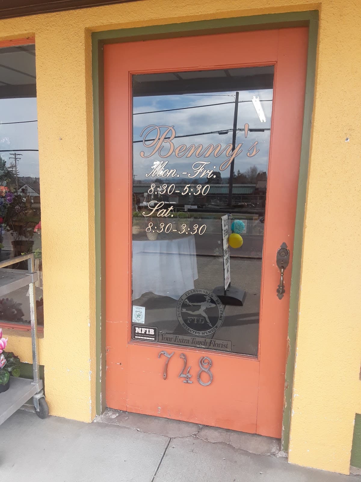 Benny's Florist - Image 1