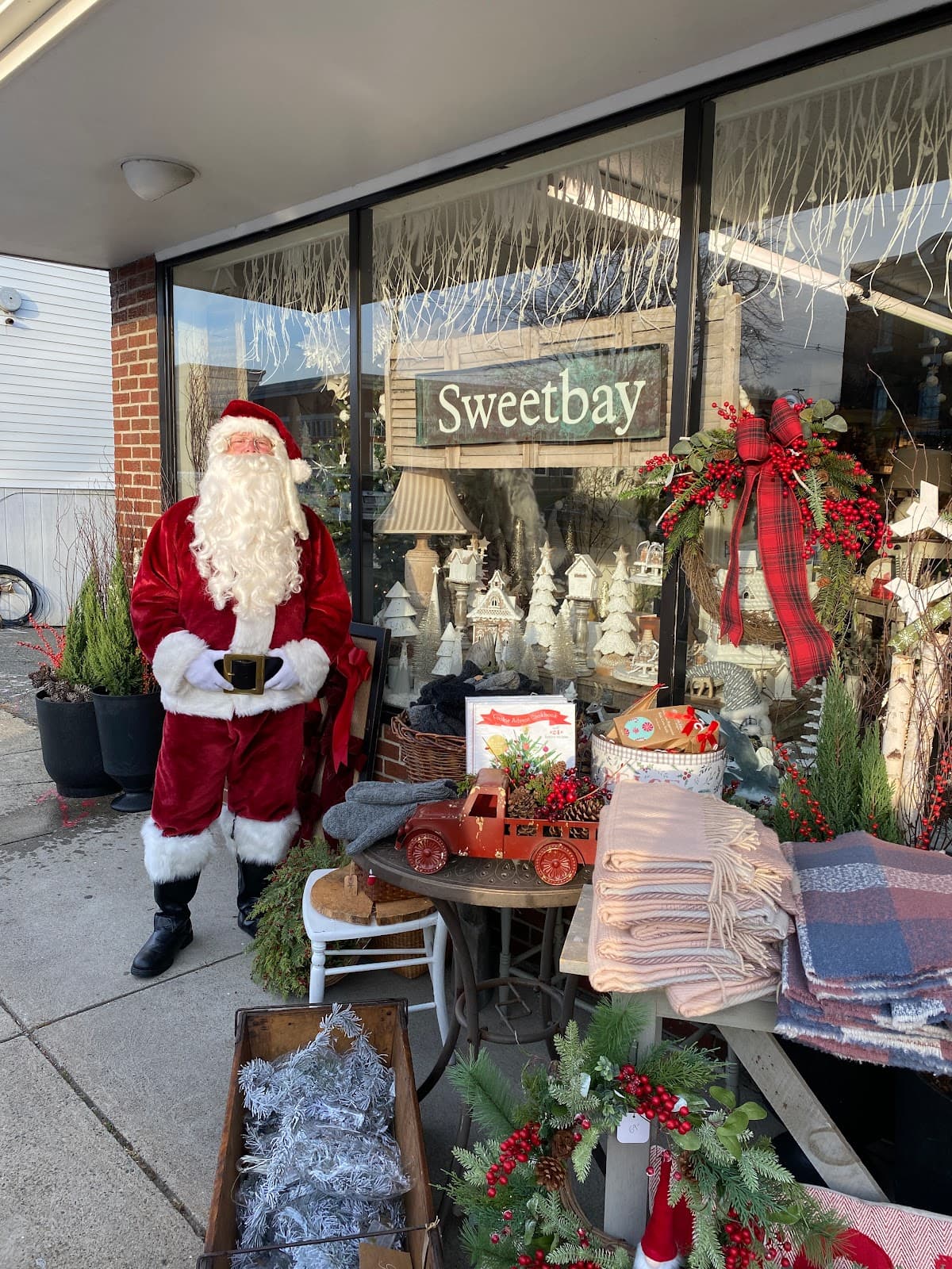 Sweetbay Flowers and Gifts - Image 1