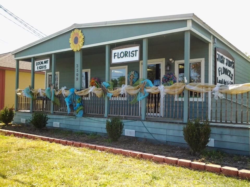 Just Judy's Flowers Local Art & Gifts - Image 1
