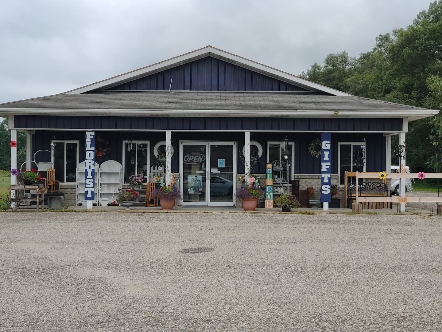 Water's Edge Floral & Gift - Image 1