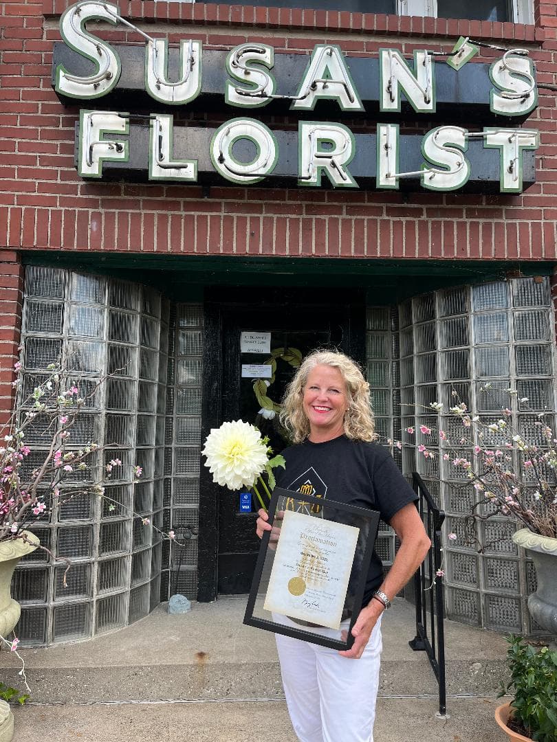 Susan's Florist - Image 1