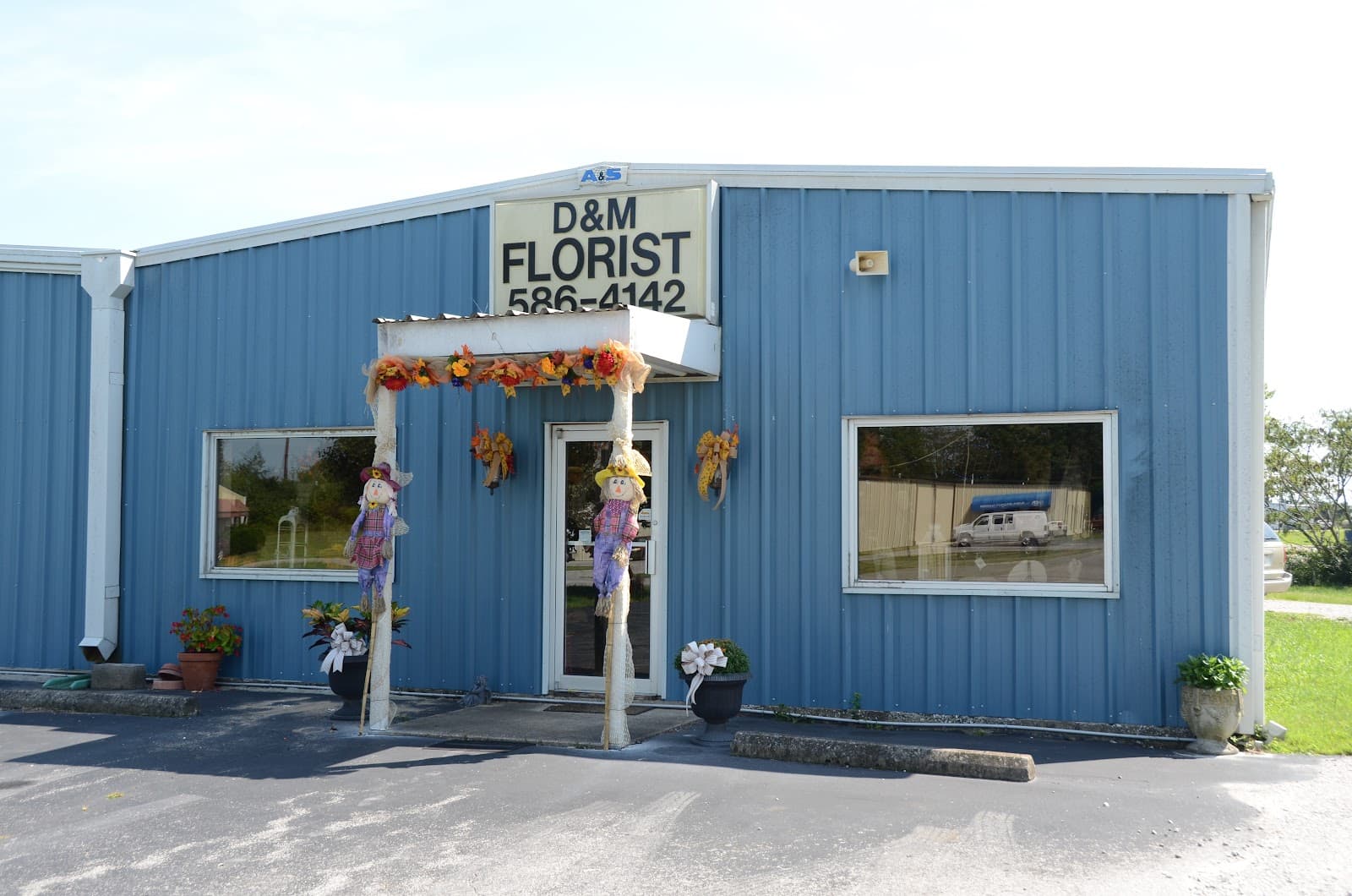 D&M Florist & Greenhouse - Image 1