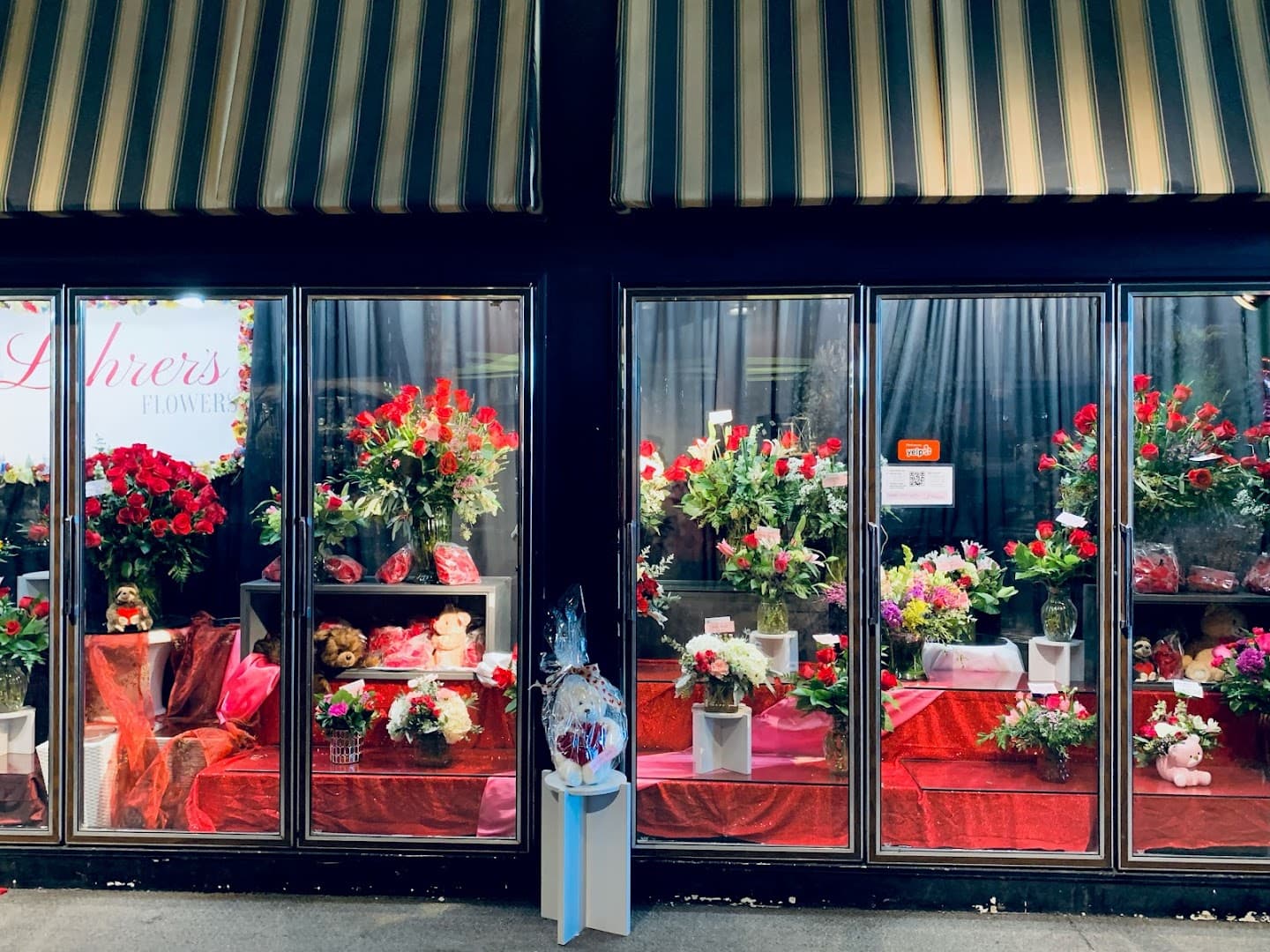 Lehrer's Flowers - Image 1