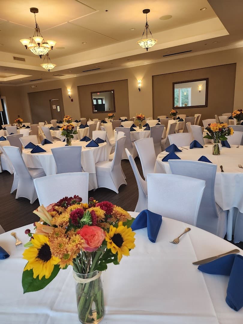 Deluna Flowers & Boutique - Image 1