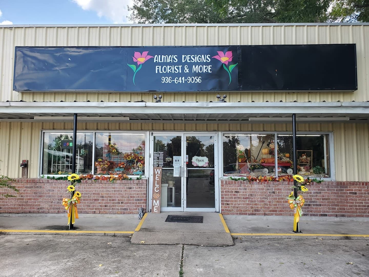 Alma's Designs Florist and More - Image 1