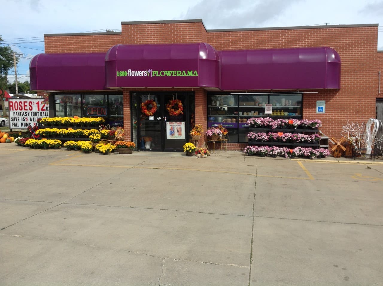Flowerama Cedar Rapids 1st Ave - Image 1