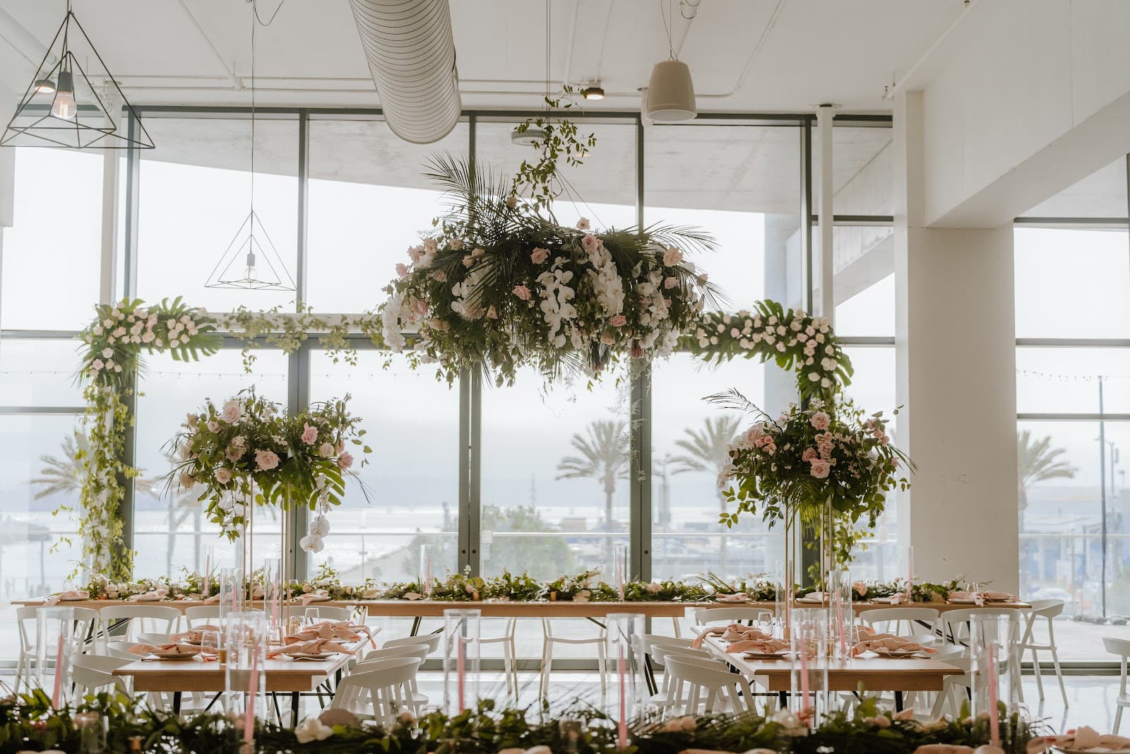 Chic Flowers - Image 1