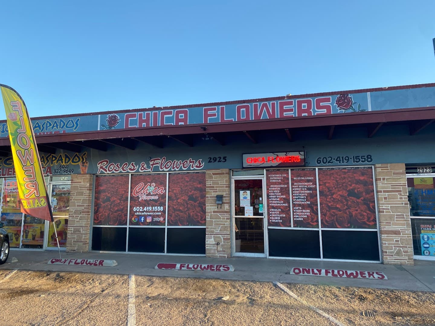 Chica Flowers - Image 1