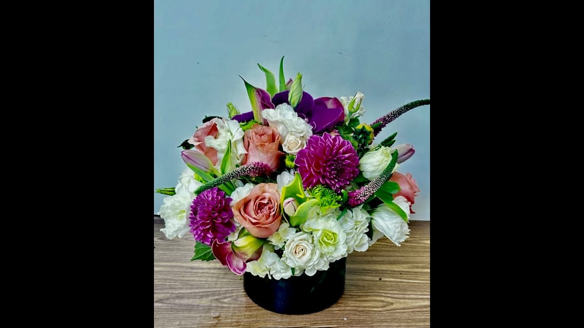 Jane's Roses & Flowers - Image 1