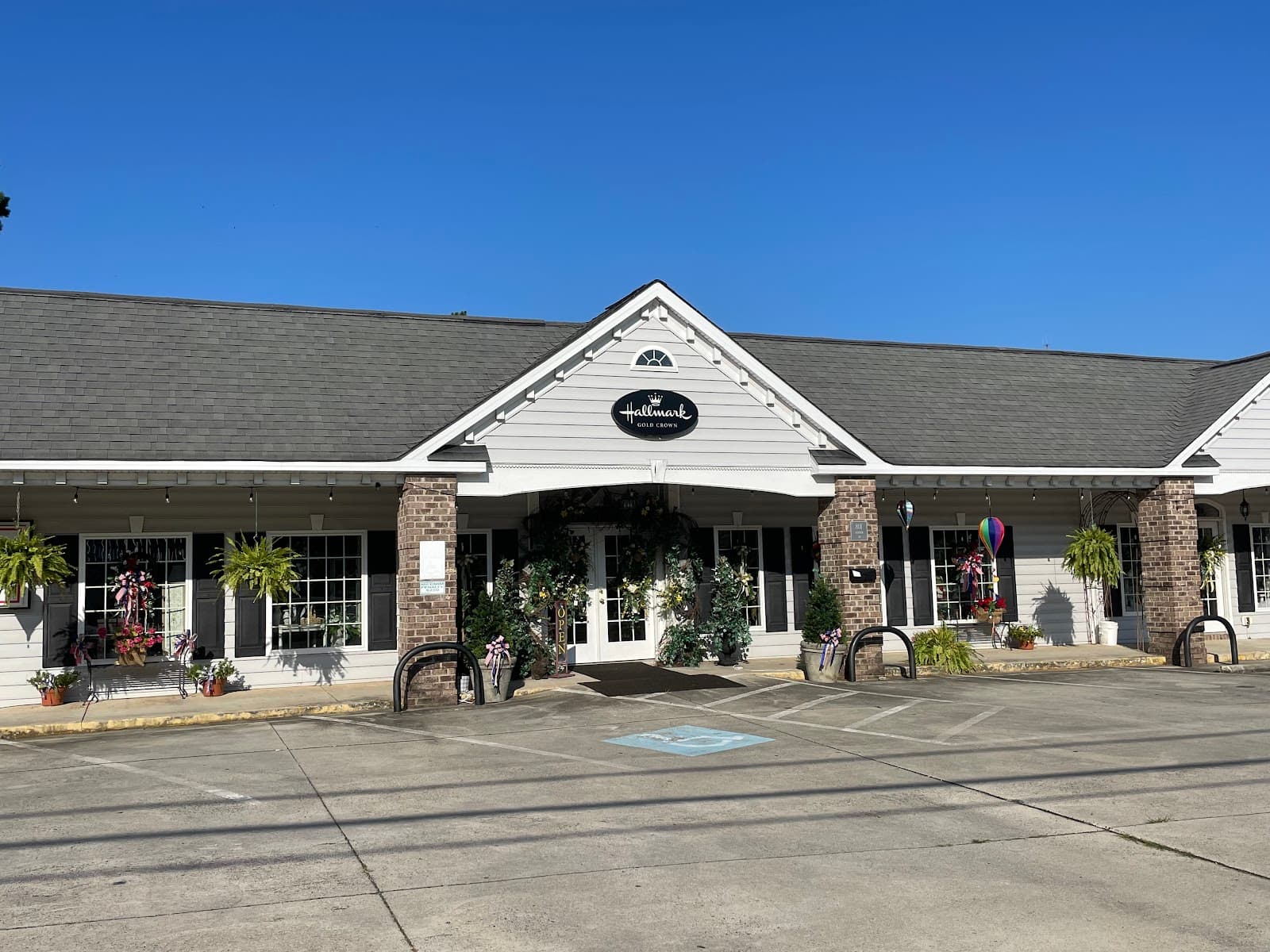 Florist to Four Seasons Floral & Gifts - Image 1